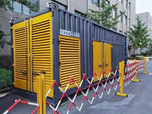 围场如何使用转速表检查发动机的转速？